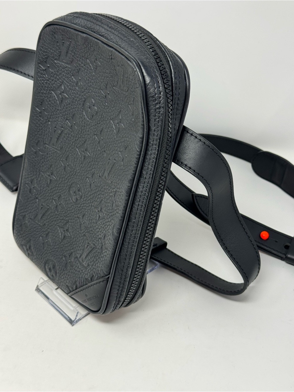💯Authentic LOUIS VUITTON Black Empreinte Utility side bag